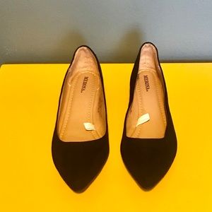 MERONA black pointy flats